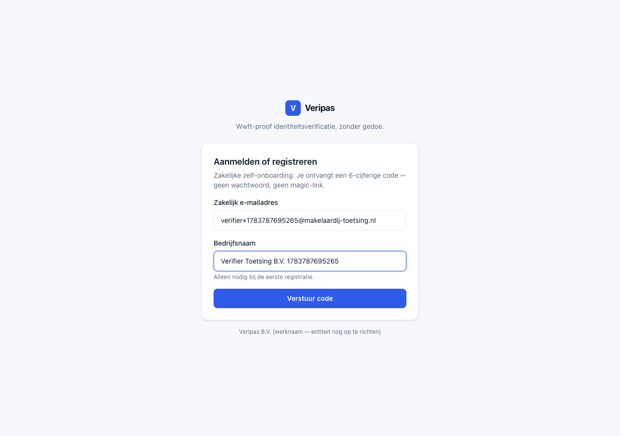 Registratiescherm met bedrijfsnaam, e-mail en sectorkeuze